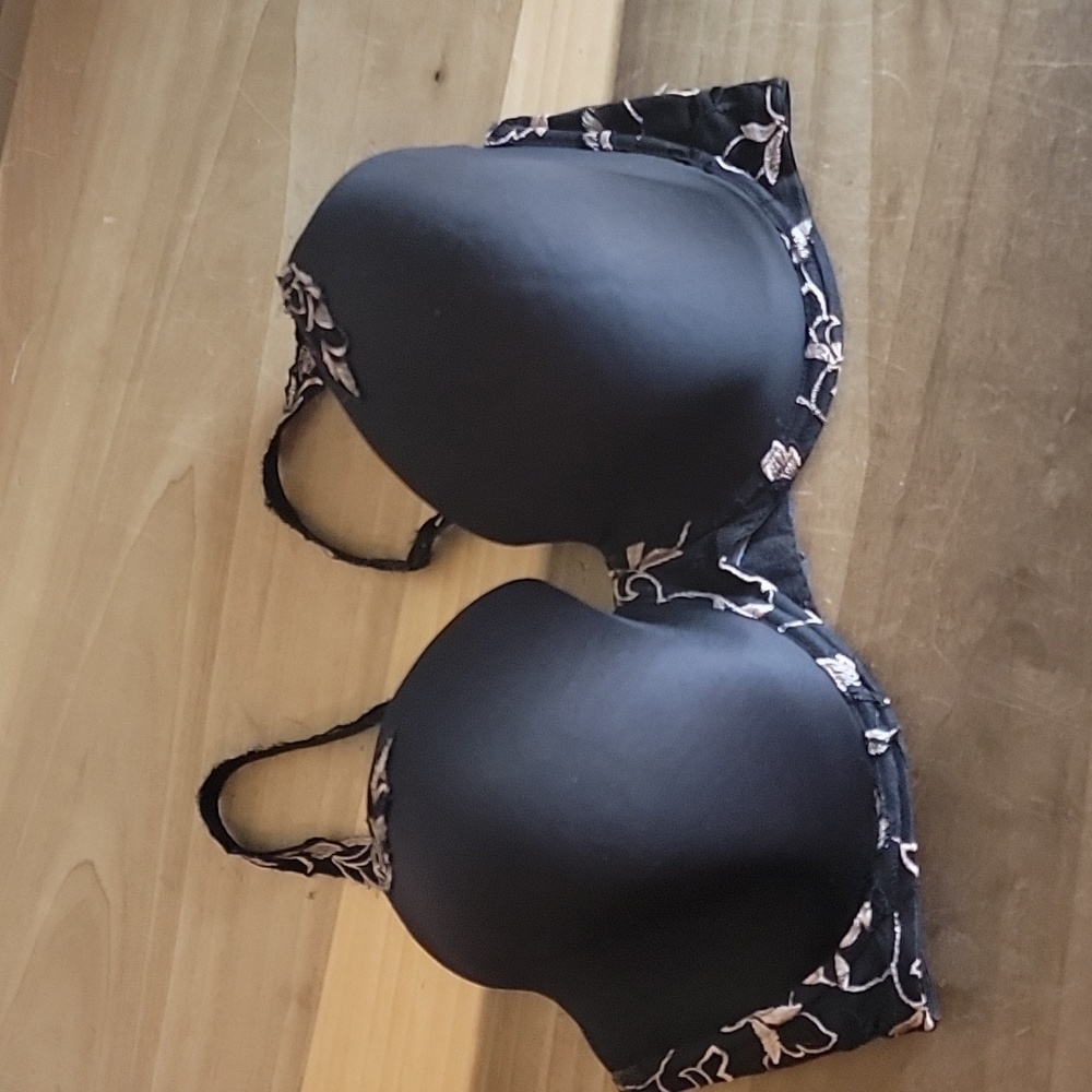 Wacoal Underwire Black Bra with Nude Leaf Trim Size 38 DD As Is